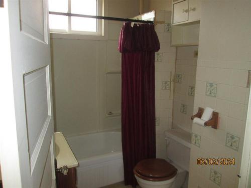 306 Front Street, Ignace, ON - Indoor Photo Showing Bathroom