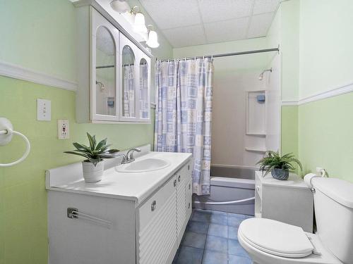 Bathroom - 5990  - 5992 Rue Molson, Montréal (Rosemont/La Petite-Patrie), QC - Indoor Photo Showing Bathroom