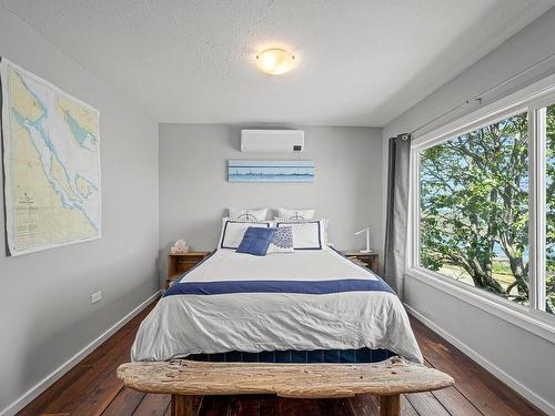 2156 Hall Rd, Courtenay, BC - Indoor Photo Showing Bedroom