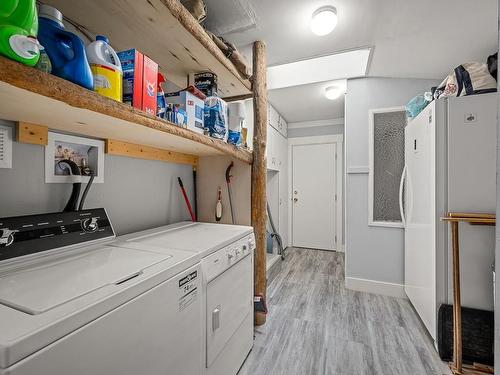 2156 Hall Rd, Courtenay, BC - Indoor Photo Showing Laundry Room