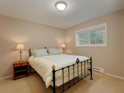 6363 Old West Saanich Rd, Central Saanich, BC - Indoor Photo Showing Bedroom