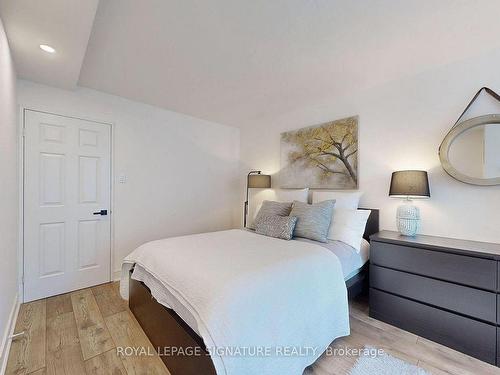 1505-131 Beecroft Ave, Toronto, ON - Indoor Photo Showing Bedroom