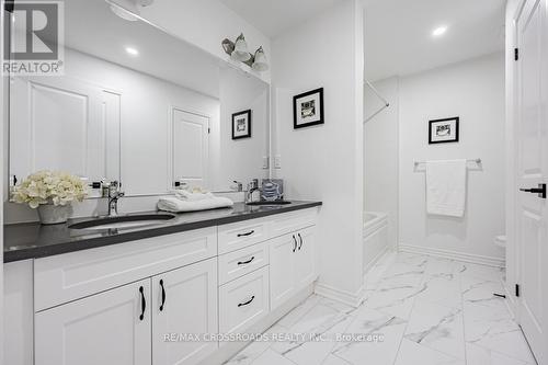 2999 Heartwood Lane, Pickering, ON - Indoor Photo Showing Bathroom