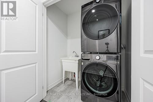2999 Heartwood Lane, Pickering, ON - Indoor Photo Showing Laundry Room