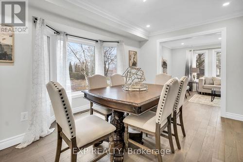 15 Falling Leaf Court, Aurora, ON - Indoor Photo Showing Dining Room