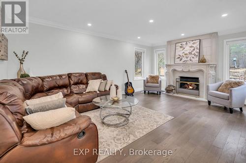 15 Falling Leaf Court, Aurora, ON - Indoor Photo Showing Living Room With Fireplace