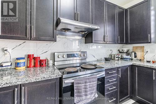 31 O'Connor Crescent, Brampton, ON - Indoor Photo Showing Kitchen With Upgraded Kitchen