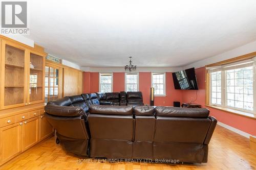115 King Street S, Caledon, ON - Indoor Photo Showing Living Room