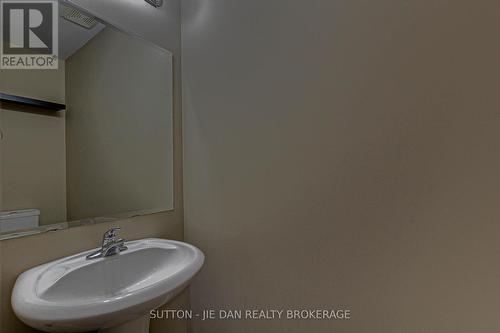 50 - 1059 Whetherfield Street, London, ON - Indoor Photo Showing Bathroom