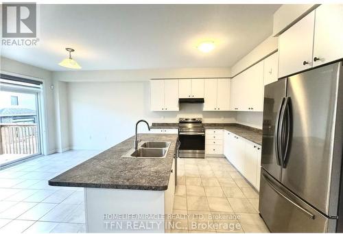 85 Stern Drive, Welland, ON - Indoor Photo Showing Kitchen With Double Sink