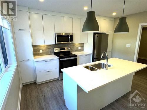 320 Mona Avenue Unit#B, Ottawa, ON - Indoor Photo Showing Kitchen With Double Sink With Upgraded Kitchen