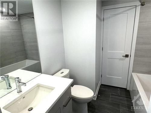320 Mona Avenue Unit#B, Ottawa, ON - Indoor Photo Showing Bathroom