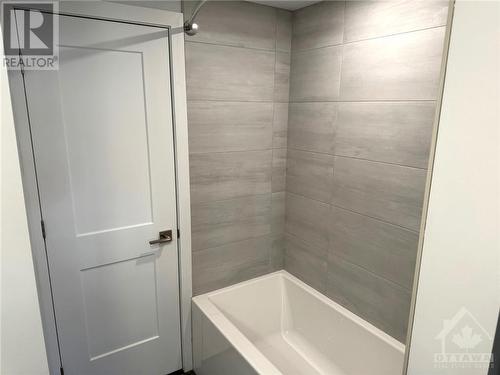 320 Mona Avenue Unit#B, Ottawa, ON - Indoor Photo Showing Bathroom