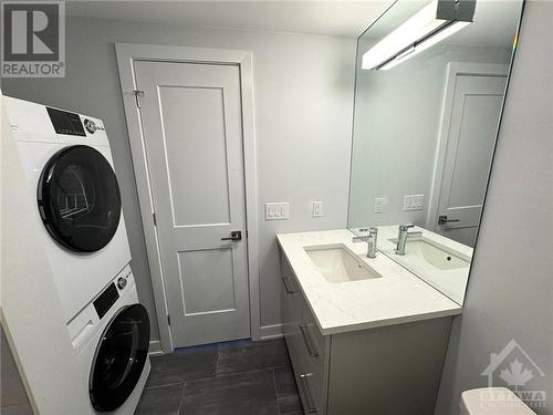 320 Mona Avenue Unit#B, Ottawa, ON - Indoor Photo Showing Laundry Room