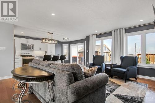 2968 Drew Drive, South Mountain, ON - Indoor Photo Showing Living Room