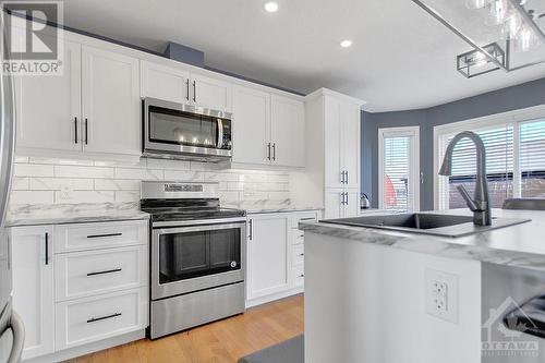 2968 Drew Drive, South Mountain, ON - Indoor Photo Showing Kitchen With Upgraded Kitchen