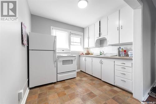 4701 4Th Avenue, Regina, SK - Indoor Photo Showing Kitchen