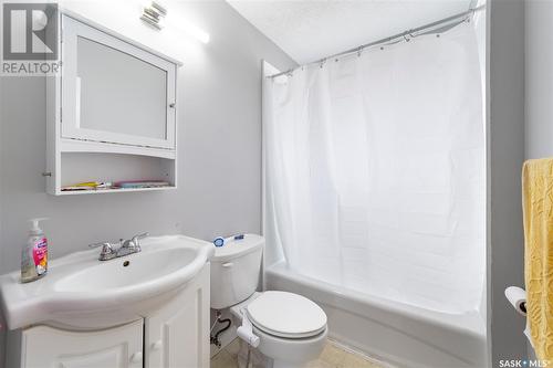 4701 4Th Avenue, Regina, SK - Indoor Photo Showing Bathroom