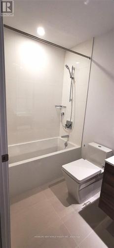 4501 - 488 University Avenue, Toronto, ON - Indoor Photo Showing Bathroom