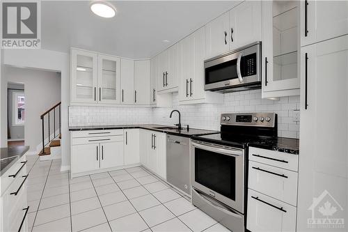 194 Mccurdy Drive, Ottawa, ON - Indoor Photo Showing Kitchen With Upgraded Kitchen