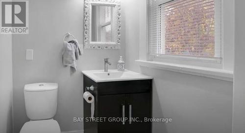 Upper - 92 Nelson Street W, Brampton, ON - Indoor Photo Showing Bathroom