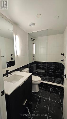 901 - 327 King Street W, Toronto, ON - Indoor Photo Showing Bathroom