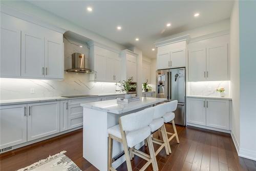 2131 Royal Gala Circle, Mississauga, ON - Indoor Photo Showing Kitchen With Upgraded Kitchen