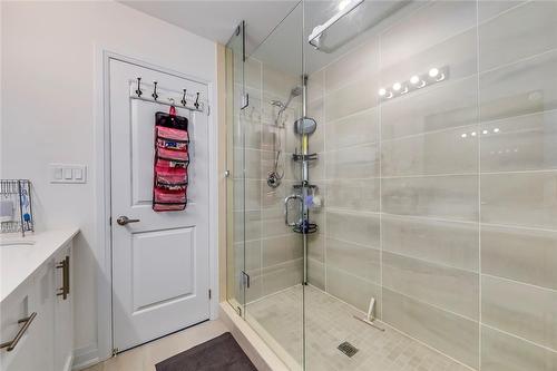 2131 Royal Gala Circle, Mississauga, ON - Indoor Photo Showing Bathroom