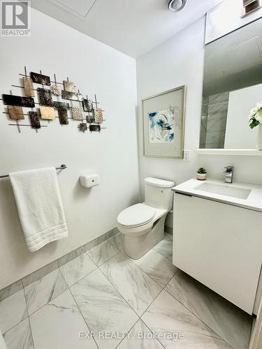 912 - 85 Wood Street, Toronto, ON - Indoor Photo Showing Bathroom