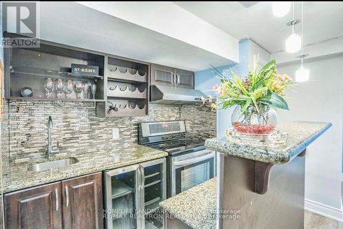 331 Chartland Boulevard S, Toronto, ON - Indoor Photo Showing Kitchen With Upgraded Kitchen
