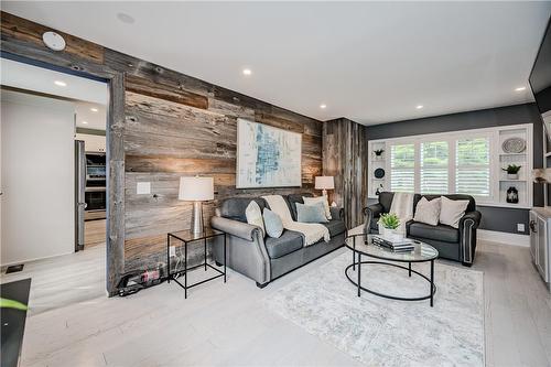 325 Aberdeen Avenue, Hamilton, ON - Indoor Photo Showing Living Room