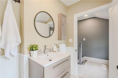325 Aberdeen Avenue, Hamilton, ON - Indoor Photo Showing Bathroom