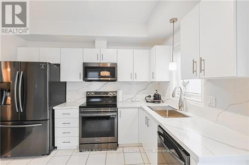 20 Barley Lane, Hamilton, ON - Indoor Photo Showing Kitchen With Stainless Steel Kitchen With Upgraded Kitchen