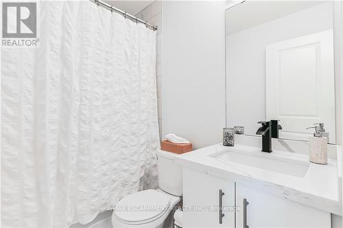 20 Barley Lane, Hamilton, ON - Indoor Photo Showing Bathroom