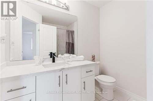 20 Barley Lane, Hamilton, ON - Indoor Photo Showing Bathroom