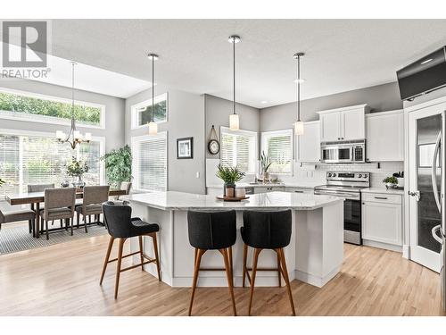 1108 Phoenix Drive, Vernon, BC - Indoor Photo Showing Kitchen With Upgraded Kitchen