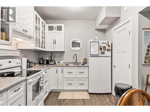1108 Phoenix Drive, Vernon, BC - Indoor Photo Showing Kitchen With Double Sink
