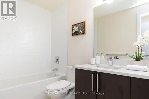 1084 Lansdowne Avenue, Toronto, ON - Indoor Photo Showing Bathroom