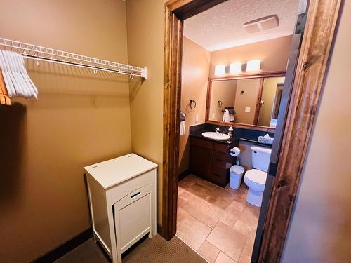 2303 - 7495 Columbia Avenue, Radium Hot Springs, BC - Indoor Photo Showing Bathroom