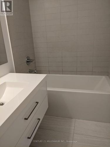 707 - 403 Church Street, Toronto, ON - Indoor Photo Showing Bathroom