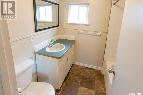 932 Athabasca Street W, Moose Jaw, SK - Indoor Photo Showing Bathroom