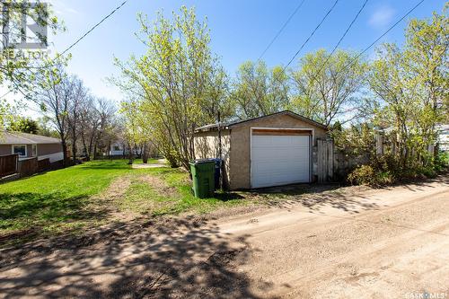 932 Athabasca Street W, Moose Jaw, SK - Outdoor