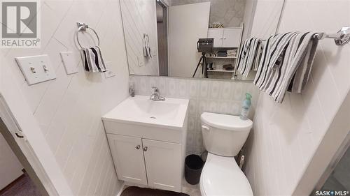 22 West Road, Kindersley, SK - Indoor Photo Showing Bathroom