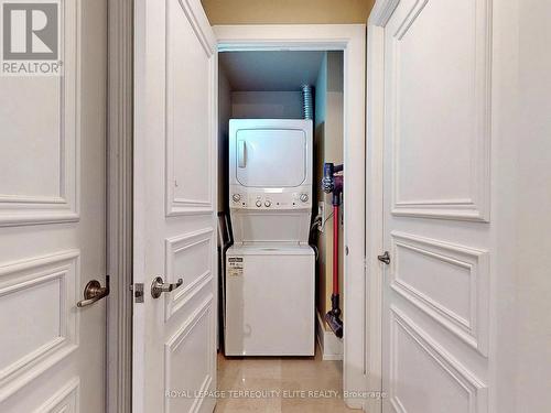 1003C - 662 Sheppard Avenue E, Toronto, ON - Indoor Photo Showing Laundry Room