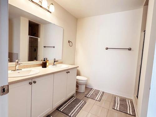 15 Klein Way, Whitby, ON - Indoor Photo Showing Bathroom