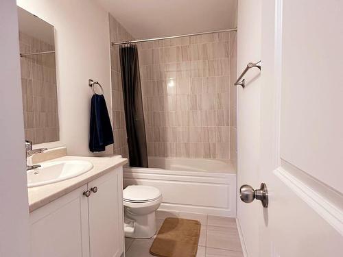 15 Klein Way, Whitby, ON - Indoor Photo Showing Bathroom