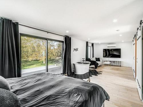 Master bedroom - 4 Ch. De La Grande-Ligne, Saint-Urbain-Premier, QC - Indoor Photo Showing Bedroom