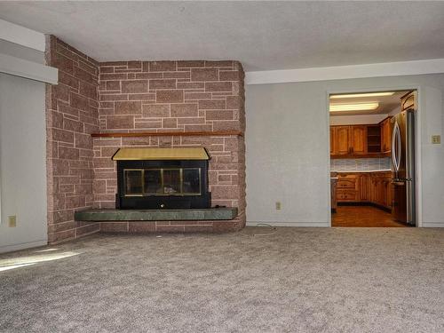 445 Grafton St, Esquimalt, BC - Indoor Photo Showing Living Room With Fireplace