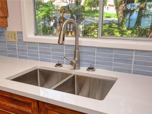 445 Grafton St, Esquimalt, BC - Indoor Photo Showing Kitchen With Double Sink