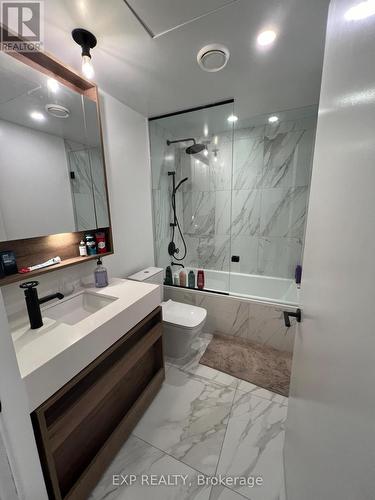1026 - 505 Richmond Street W, Toronto, ON - Indoor Photo Showing Bathroom